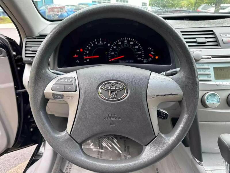 2007 Toyota Camry SE Sedan 4D photo